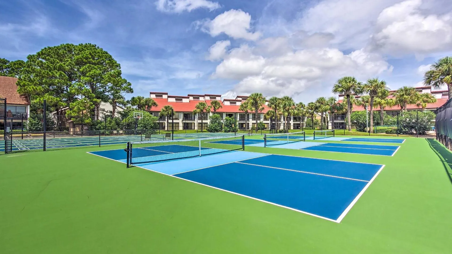 Daire Pool And Beach Trolley Access Pcb Resort Condo! Panama City Beach